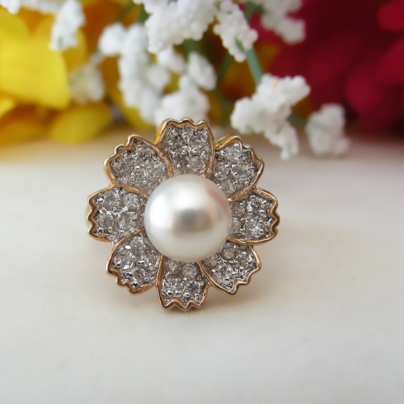 Pearl in a Patel of Paved setting Cubic Zirconia 18K gold-filled Ring Size 7 - Picture 1 of 4